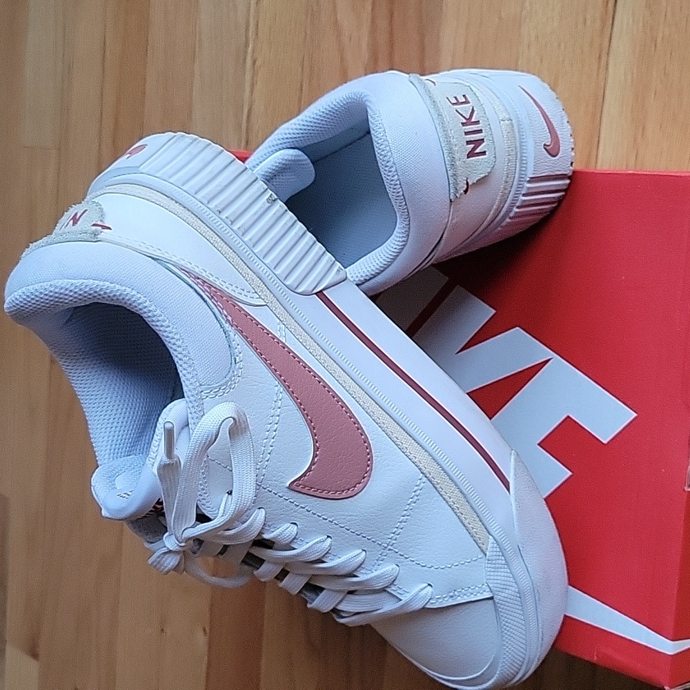 Nike White and Red Casual Sneakers